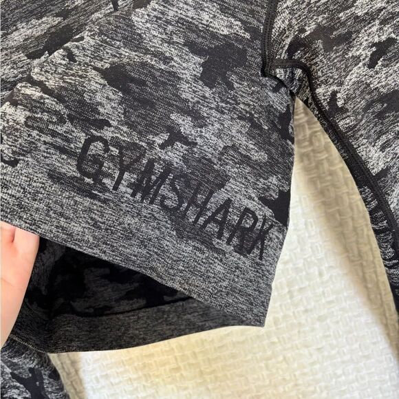 Adapt Seamless Camp Crop✨ - Picture 5 of 11